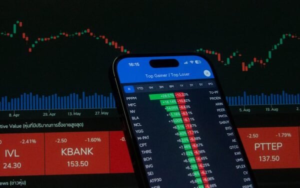 Tech Stocks Lead the Rally as Ceasefire Deal Removes Geopolitical Overhang From AI Trade