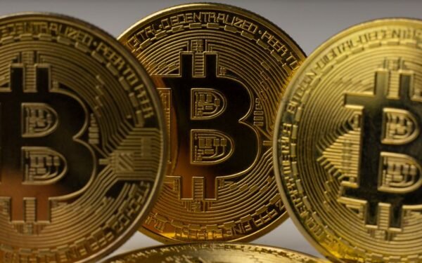 Bitcoin Breaks Above $94K as Ceasefire Rally Resets Crypto Risk Premium Ahead of Holiday Weekend