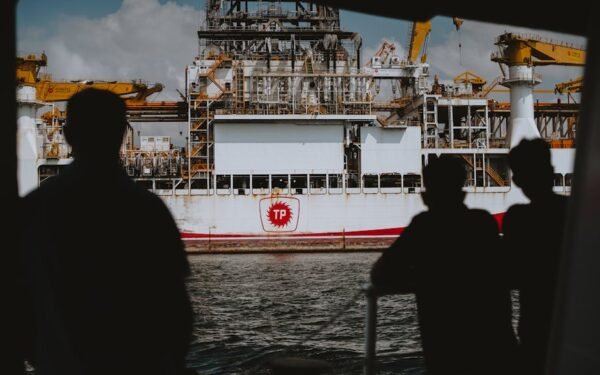 Oil Surges 3.5% to $82 on Strait of Hormuz Tensions, Energy Stocks Rally