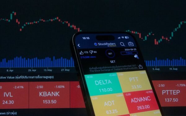 Tech Stocks Take a Back Seat as Oil Above $98 Triggers Sharp Rotation Into Energy